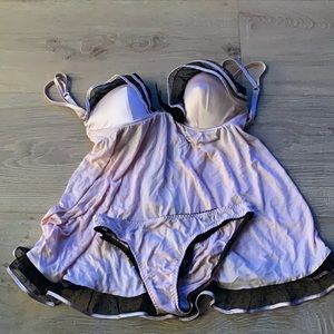 Beautiful lingerie set Victoria’s Secret, 34B top; small undies pink embellished